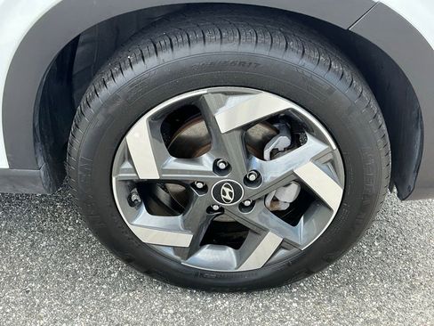 Used 2025 Hyundai Venue SEL FWD image 13