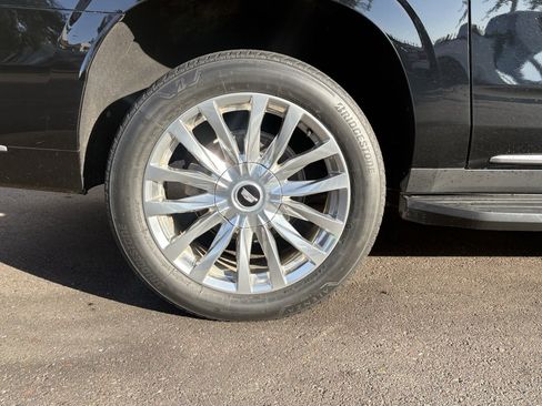 Used 2021 Cadillac Escalade ESV Premium Luxury image 6