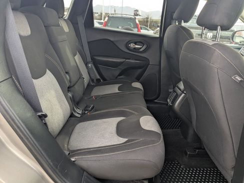 Used 2016 Jeep Cherokee Sport w/ Cold Weather Group image 19