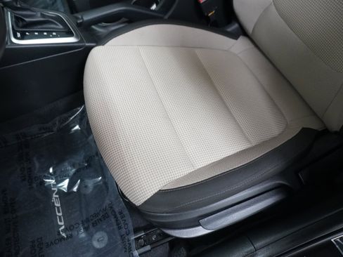 Used 2022 Hyundai Accent Limited image 11