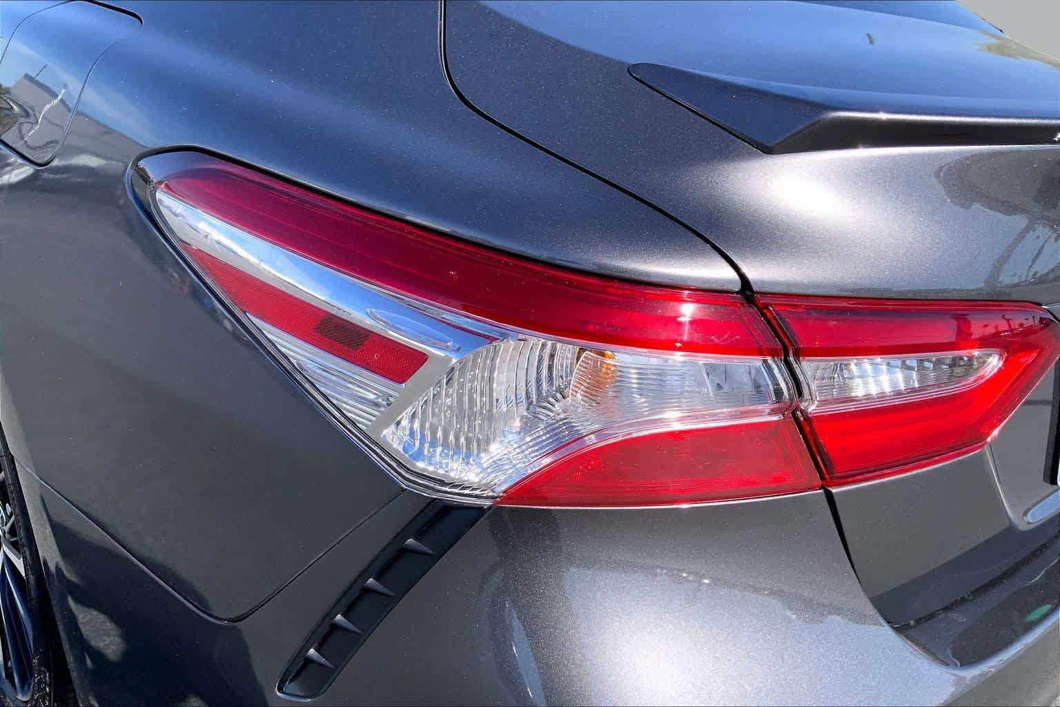 Used 2019 Toyota Camry SE FWD image 28