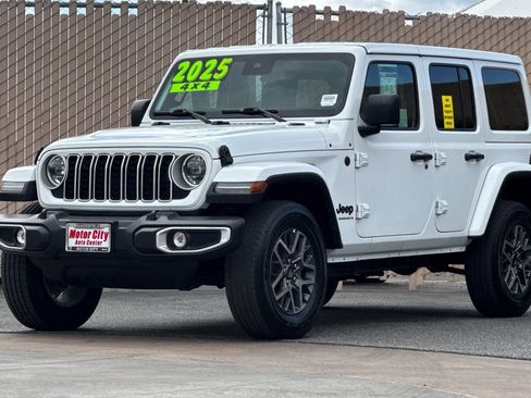 Used 2025 Jeep Wrangler Unlimited Sahara AWD/4WD image 8