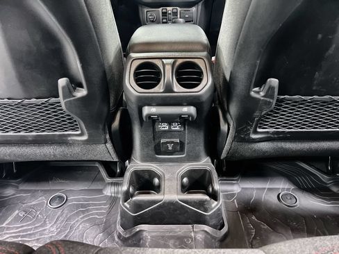 Used 2026 Jeep Wrangler Unlimited Rubicon AWD/4WD image 21