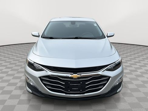 Used 2019 Chevrolet Malibu LT FWD image 2