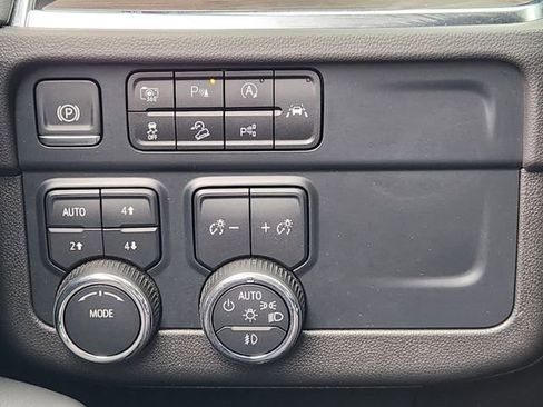 Certified 2025 Chevrolet Suburban Z71 AWD/4WD image 17