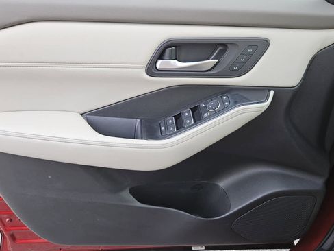 Used 2023 Nissan Rogue SL image 16