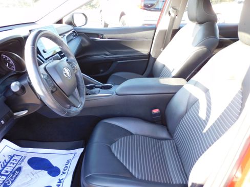 Used 2021 Toyota Camry SE image 10