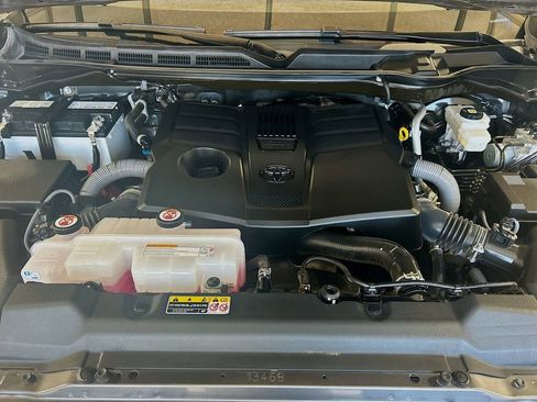 Used 2024 Toyota Tundra SR5 w/ SR5 Premium Package image 27