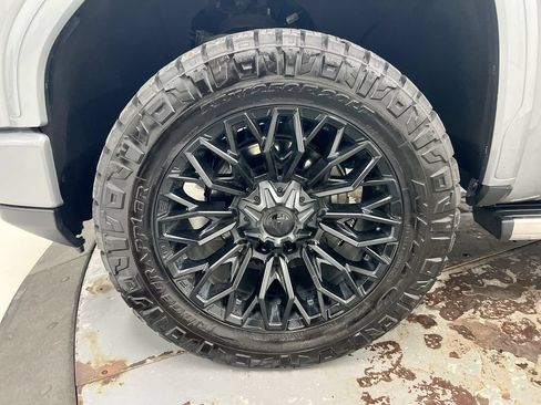 Used 2023 GMC Sierra 1500 Denali AWD/4WD image 28