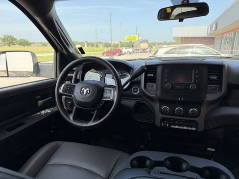 Used 2022 RAM 2500 Tradesman w/ Chrome Appearance Group AWD/4WD image 2