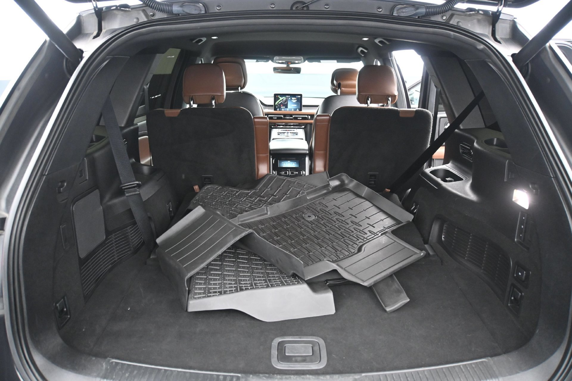Used 2020 Lincoln Aviator Reserve w/ Class IV Trailer Tow Package AWD/4WD image 15