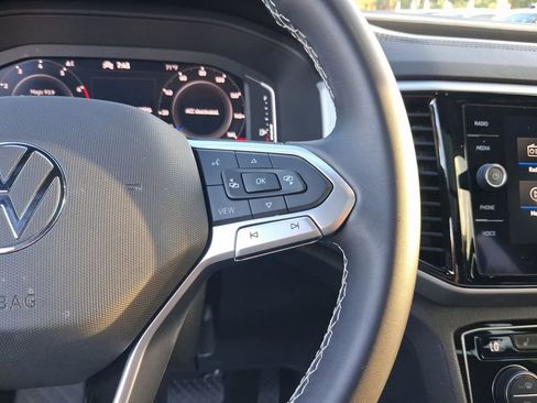 Used 2022 Volkswagen Atlas Cross Sport SE w/ Panoramic Sunroof Package FWD image 20
