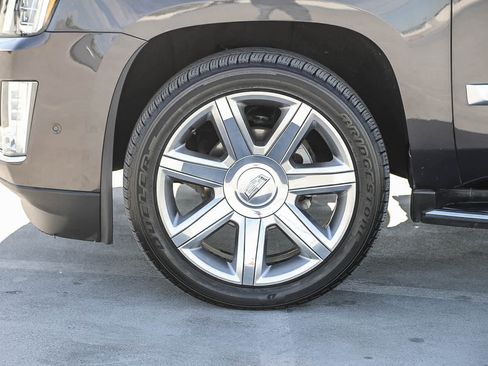 Used 2018 Cadillac Escalade ESV Premium Luxury AWD/4WD image 10