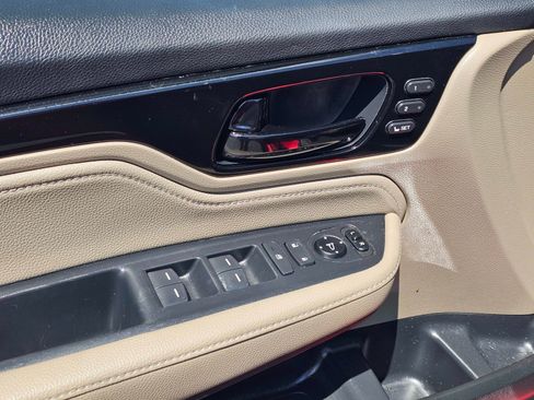 Used 2023 Honda Odyssey Touring image 16