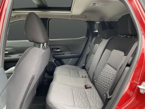 Used 2025 Nissan Kicks SV w/ SV Premium Package image 26