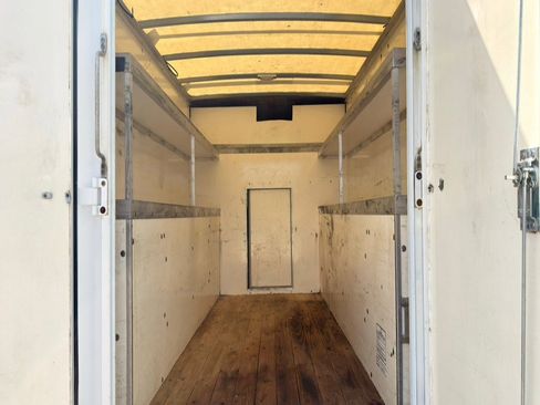 Used 2017 GMC Savana 3500 RWD image 12