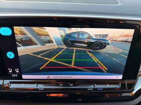 New 2026 Volkswagen Atlas SE image 10