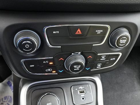 Used 2020 Jeep Compass Latitude AWD/4WD image 42
