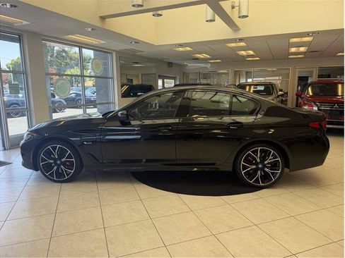 Used 2023 BMW 530e w/ M Sport Package RWD image 9