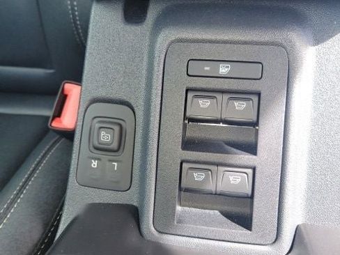 Used 2025 Ford Bronco Badlands image 16