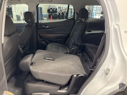 Used 2023 GMC Acadia SLE w/ LPO, Floor Liner Package image 31