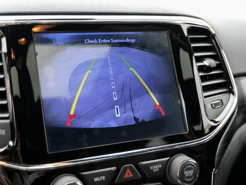 Used 2020 Jeep Grand Cherokee Altitude RWD image 24