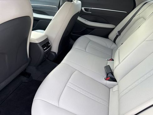 Used 2025 Hyundai Sonata Limited FWD image 17