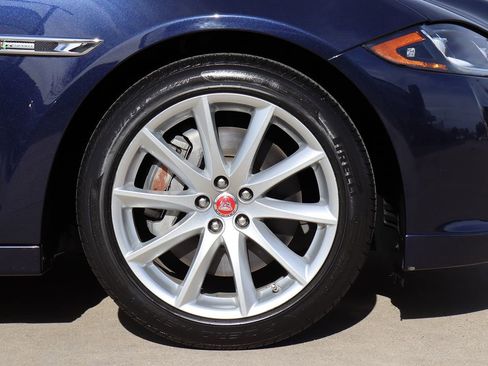 Used 2016 Jaguar XJ R-Sport image 53