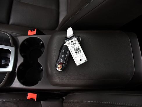 Used 2021 Porsche Macan image 24