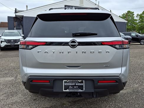 Certified 2025 Nissan Pathfinder SV w/ SV Premium Package AWD/4WD image 5