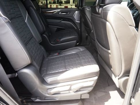 Used 2023 Cadillac Escalade Sport Platinum w/ LPO, ONYX Package AWD/4WD image 18