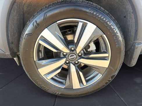 Used 2024 Nissan Rogue SL w/ SL Premium Package image 13