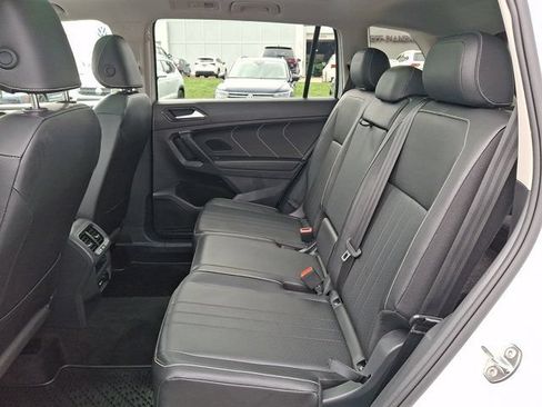 Certified 2024 Volkswagen Tiguan SE w/ Panoramic Sunroof Package AWD/4WD image 13