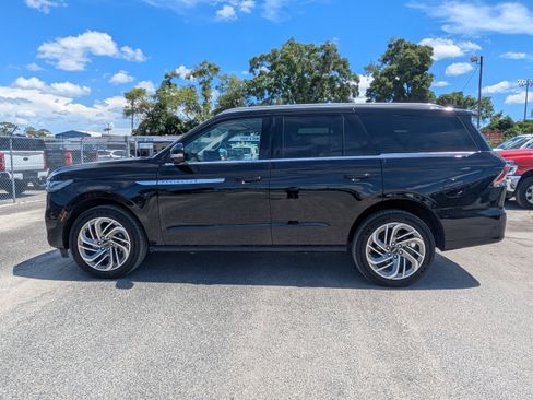 Used 2025 Lincoln Navigator Reserve AWD/4WD image 7