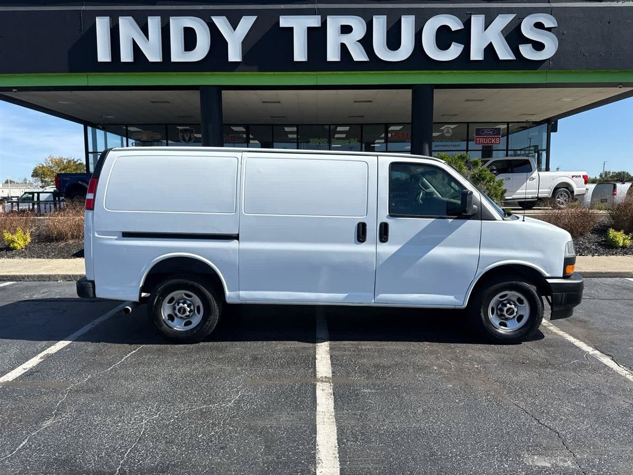 Used 2020 GMC Savana 2500 RWD image 1
