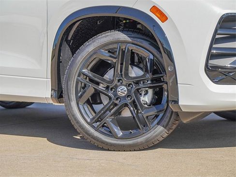 New 2026 Volkswagen Tiguan SE R-Line image 2