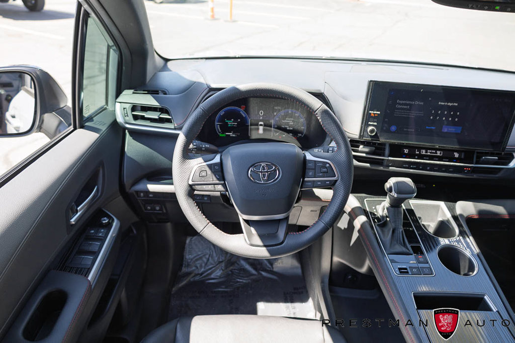 Used 2025 Toyota Sienna XSE FWD image 2