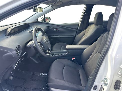 Used 2020 Toyota Prius LE image 9