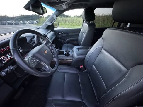 Used 2018 Chevrolet Suburban LT w/ Luxury Package AWD/4WD image 28