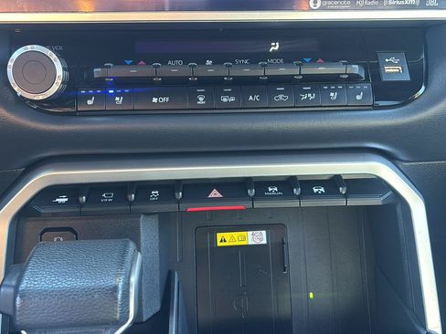 Used 2022 Toyota Tundra Platinum w/ Advanced Package AWD/4WD image 31