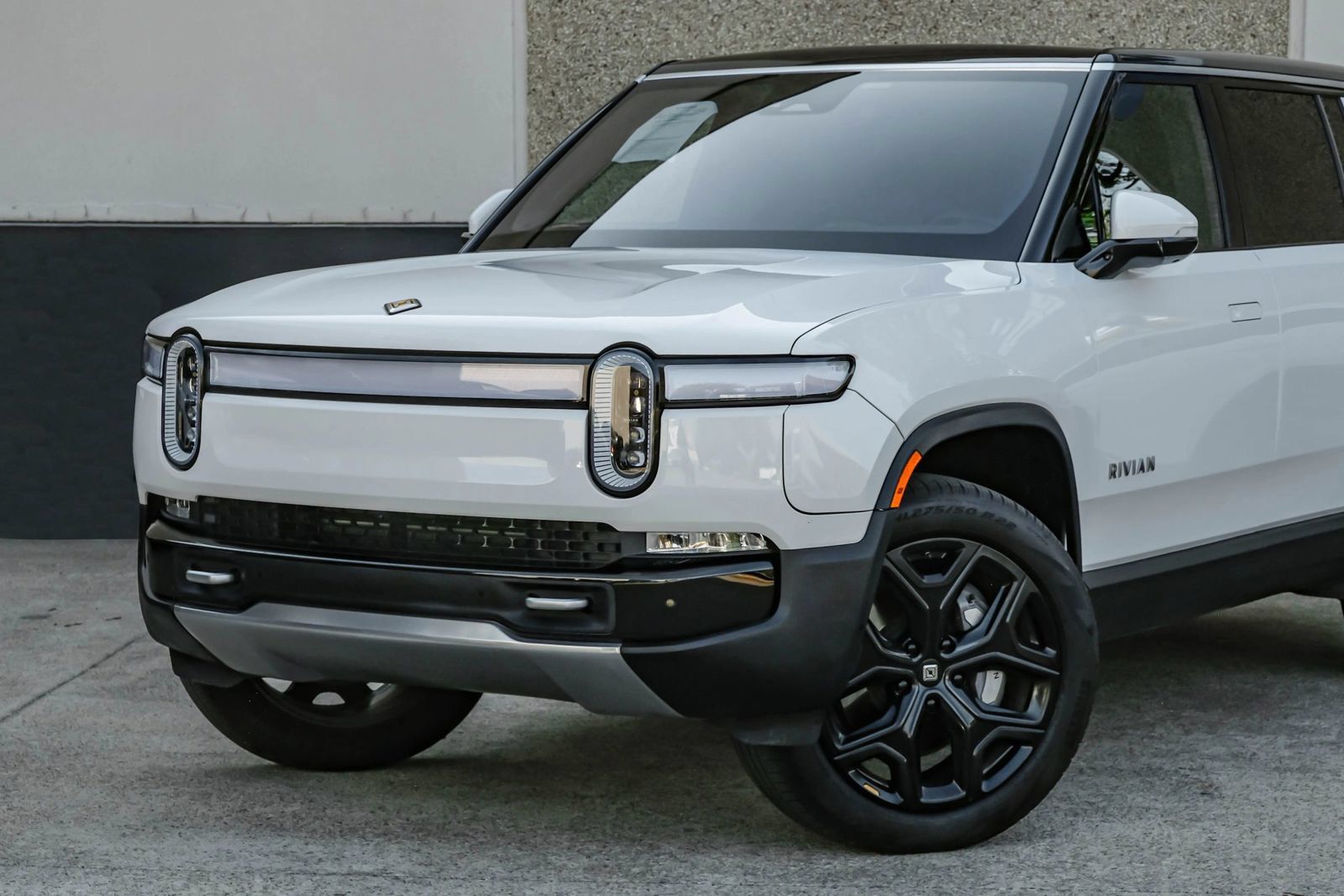 Used 2024 Rivian R1S Adventure Dual AWD/4WD image 5
