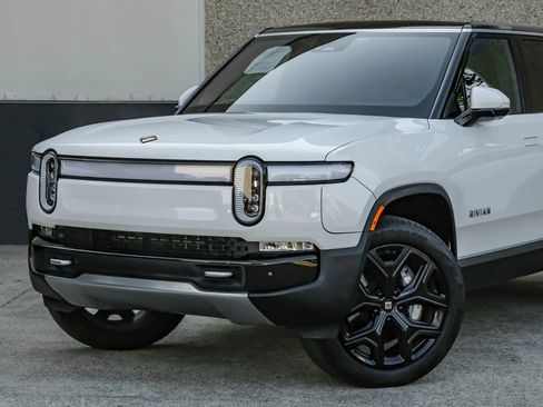 Used 2024 Rivian R1S Adventure AWD/4WD image 5