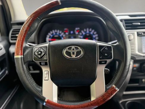 Used 2017 Toyota 4Runner SR5 AWD/4WD image 31
