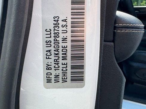 Used 2023 Jeep Grand Cherokee L Laredo AWD/4WD image 29