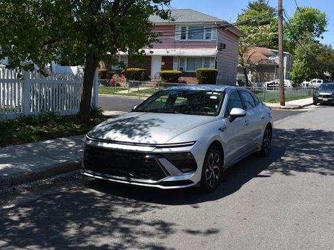 Used 2025 Hyundai Sonata SEL FWD image 2