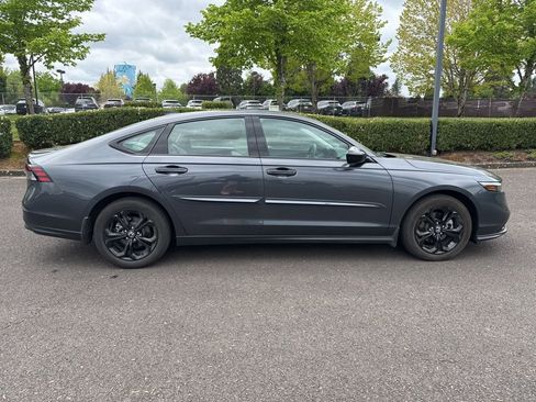 Used 2025 Honda Accord SE image 8