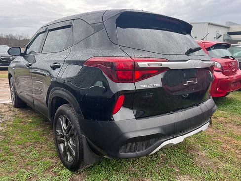 Used 2023 Kia Seltos LX image 2