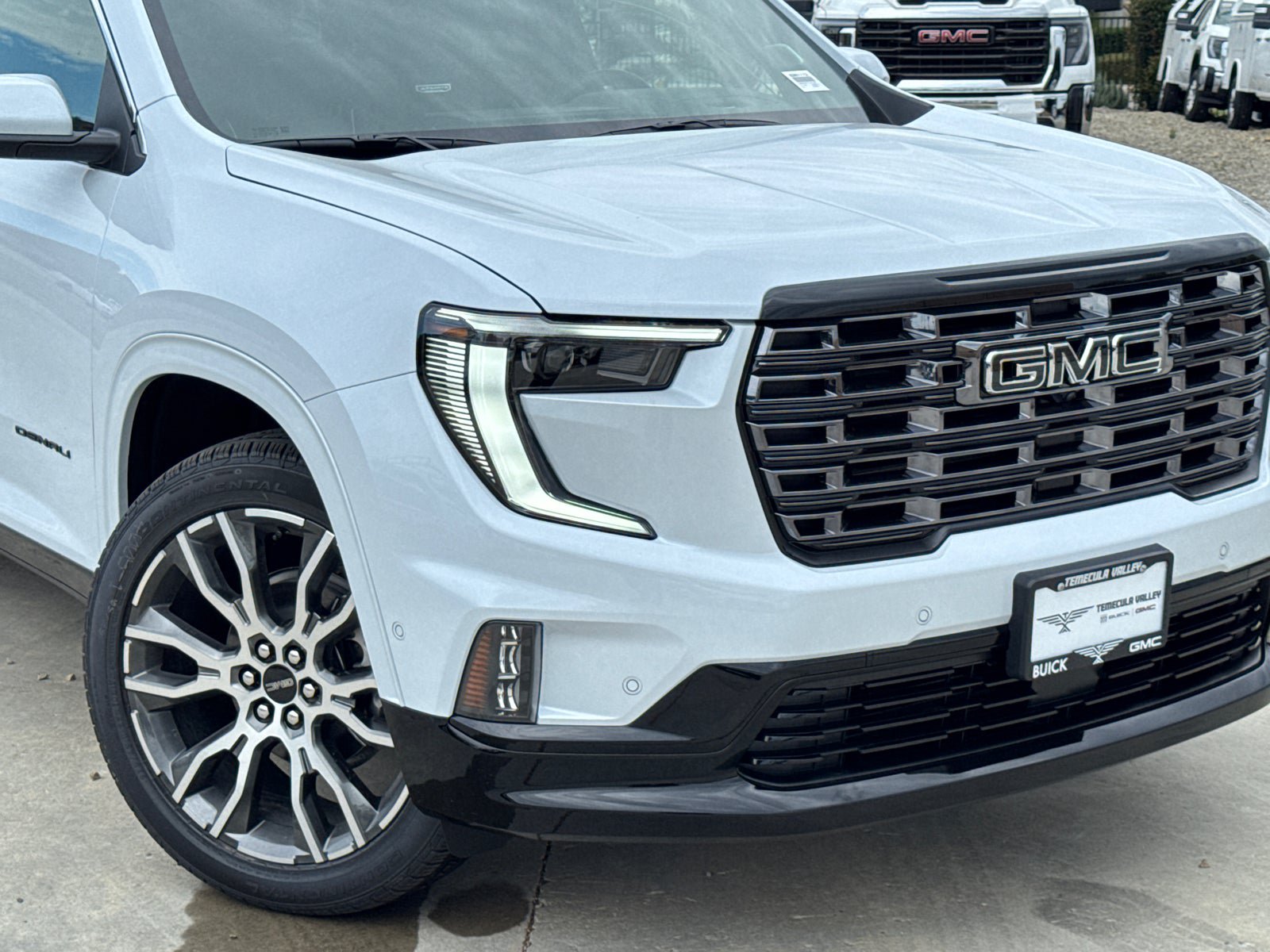 Used 2026 GMC Acadia Denali Ultimate w/ LPO, Floor Liner Package AWD/4WD image 3
