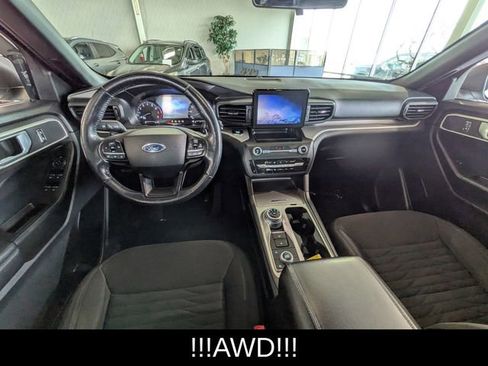 Used 2020 Ford Explorer XLT w/ Comfort Package image 12