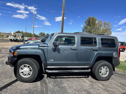 Used 2006 HUMMER H3 AWD/4WD image 2